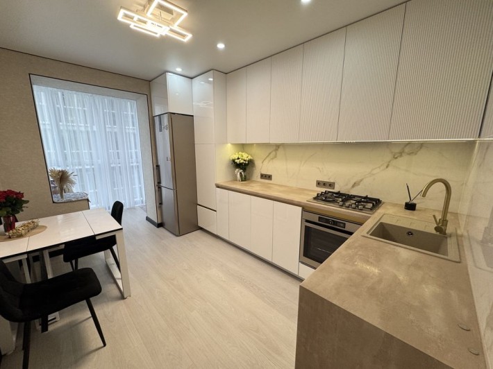 Двокімнатна з новим ремонтом! Єоселя, євідновлення! - фото 1