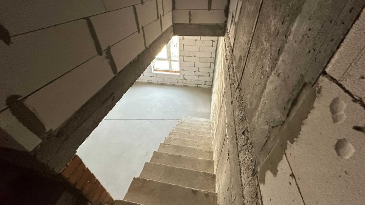 Простора двоповерхова квартира для великої родини. Будинок зданий! Газ - фото 1