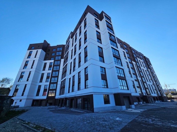 Простора 2кім.квартира+кухня-студія в ЖК біля Парку! 3 поверх - фото 1