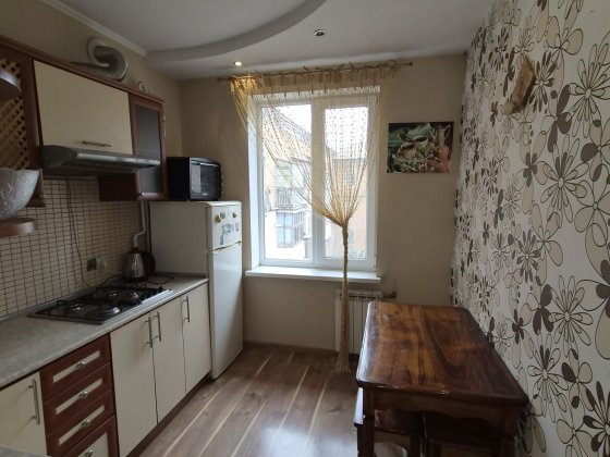 Продаж 2-х кімнатної квартири. Сталінка. Друга дитяча лікарня. Кривой Рог