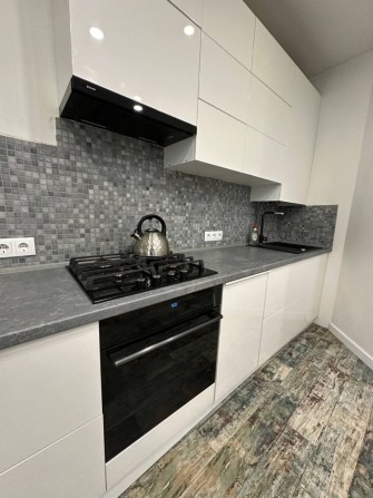Квартира з гарним ремонтом і газовим опаленням! Є балкон! - фото 1