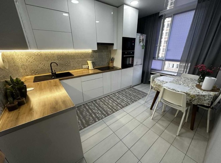 Двокімнатна з ремонтом, 2%, найшвидший виїзд на Київ! - фото 1