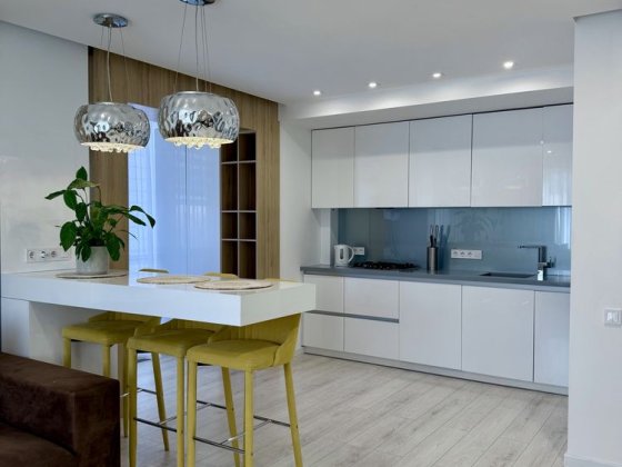 Продаж 3 кімнатної квартири з дизайнерським ремонтом на Щасливому! Ровно