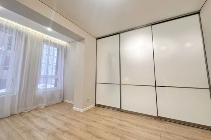 Терміновий продаж 1кімнатної квартири в новобудові з ремонтом - фото 1