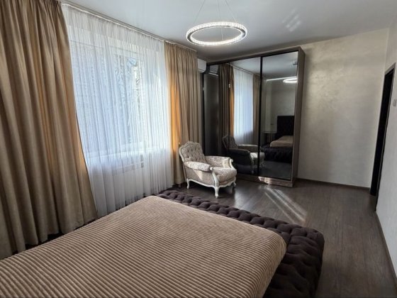 Продаж 3К квартири 76 кв. м на вул. Соборна 1а Ровно