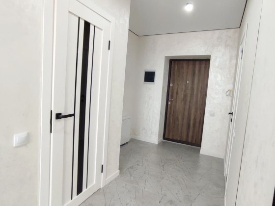 )( Продаж 1-К квартири з сучасним ремонтом Ровно