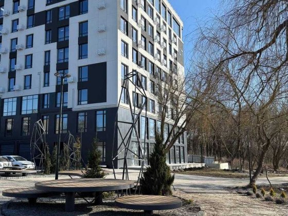 Продам однокімнатну квартиру з виглядом на озеро Ровно