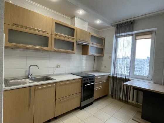 )( Продаж 3-К квартири з хорошим ремонтом Ровно