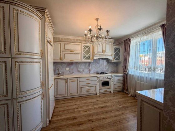 Продам дворівневу квартиру в ЖК «На Щасливому» з виглядом на парк. Ровно