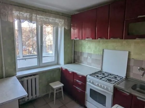 * Живіть у центрі міста! Простора 3-кімнатна квартира чекає на вас Ровно