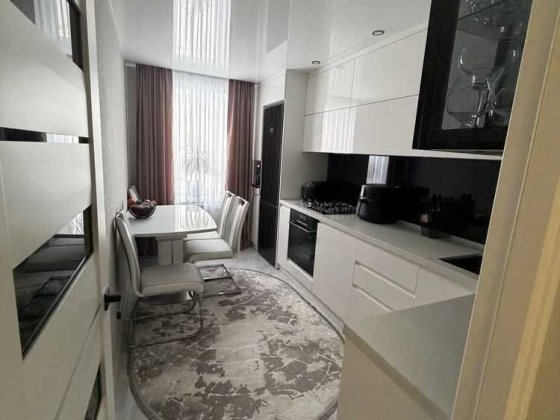 Продаж просторої 3-кімнатної квартири з якісним ремонтом! Полтава