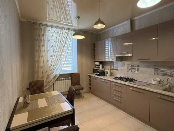 Продам 2к квартиру, 74кв.м. 2/3 пов, цегла, Поділ Полтава