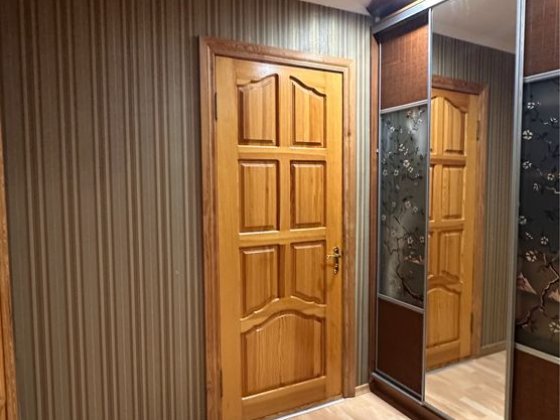 Продаж 2 кімн. на третьому поверсі в Цегляному будинку Суми