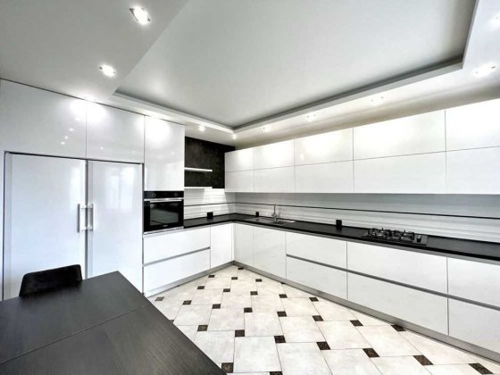 Продам 3 кімнатну квартиру з ремонтом по вул Відінська Ровно