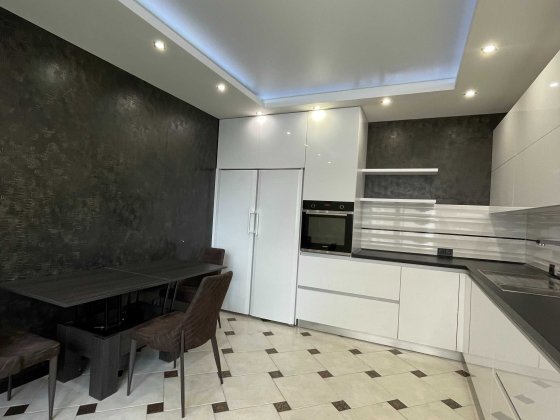 %  3-кімнатна квартира з автономним опаленням, центр,Відінська Ровно