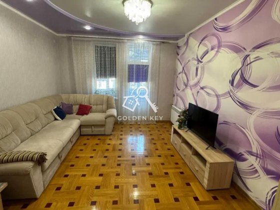 Продаж 3-кімнатної сталінки на Юності Кривой Рог