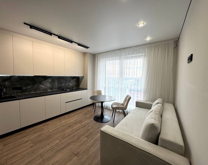 Продаж 1к квартири на Щасливому з новеньким ремонтом - фото 1