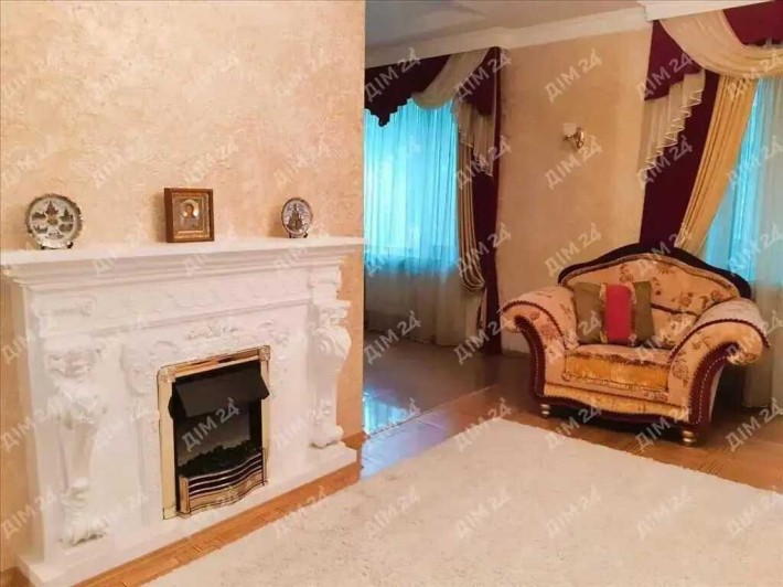 Центр. Трикімнатна сталінка з індивідуальним опаленням. - фото 1