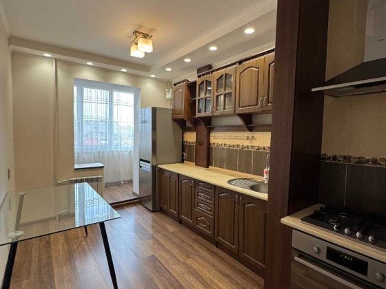 V Готова до проживання 3К квартира з меблями та технікою Ровно