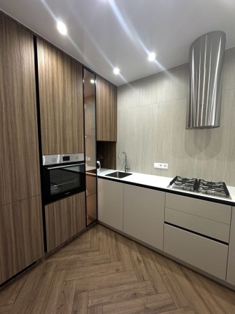 Квартира з дизайнерським ремонтом в центрі Ірпеня - фото 1