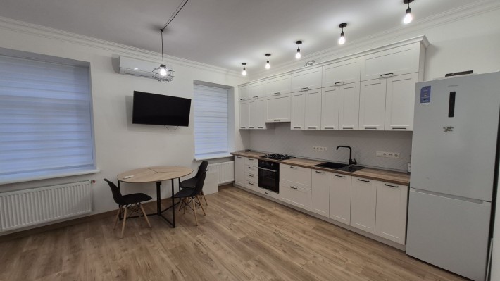 Продам 2 ком с АО, Центр, Новый ремонт,Мебель, Техника - фото 1