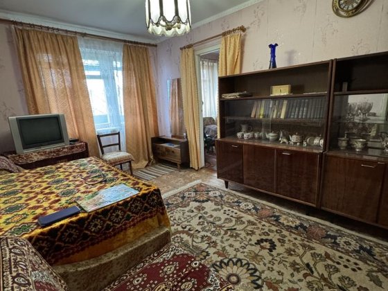 Продам Трехкомнатную квартиру на Югоке ул.Кармелюка, Кривой Рог