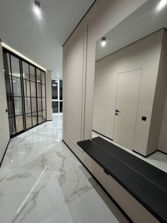 Квартира з дизайнерським ремонтом в ЖК бізнес класу - фото 1