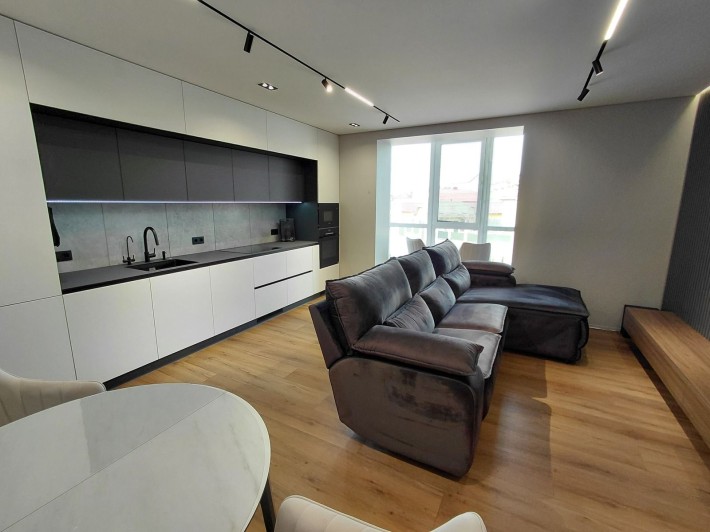 Продається 2 кім. преміум квартира з гаражем на 2 авто, та підвалом - фото 1