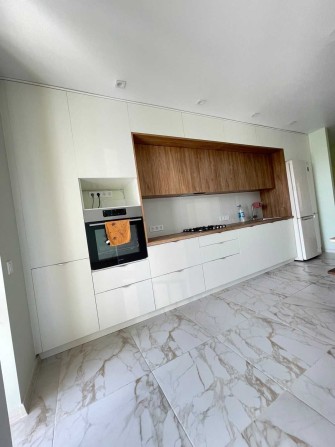 3  кім. на проспекті Злуки у двох рівнях з виглядом на парк! - фото 1