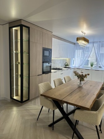 Продається стильна 3 кімнатна квартира в Центрі - фото 1