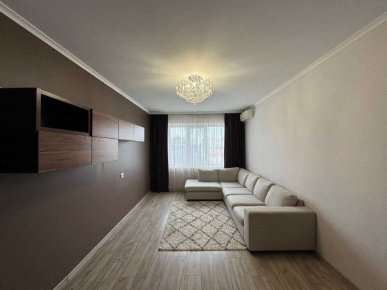 +Трикімнатна квартира з ремонтом та просторою кухнею Ровно