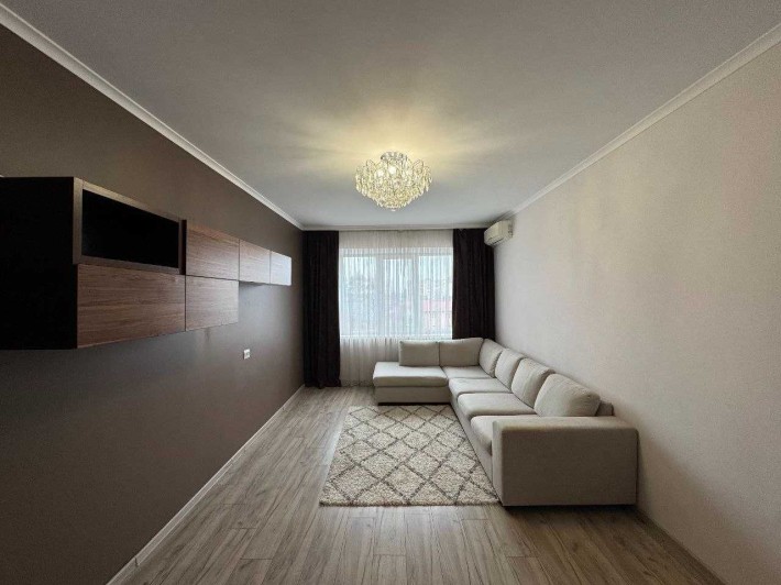 +Трикімнатна квартира з ремонтом та просторою кухнею - фото 1