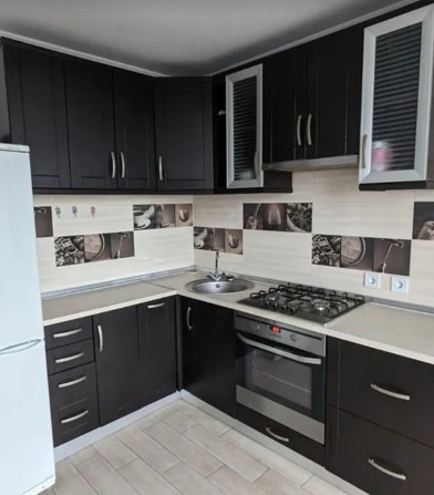 Продаж 1к квартири 41 кв. м на вул. Довженка Олександра - фото 1