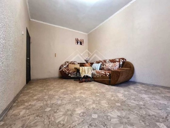 Продаж 3к квартири з ремонтом в "сталінці" Кривий Ріг