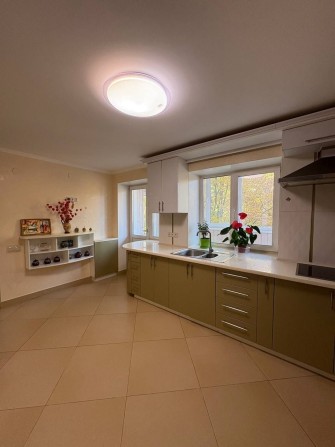 "Комфортна  2-кім.квартира з власною терасою, вул. Кн. Ольги - фото 1