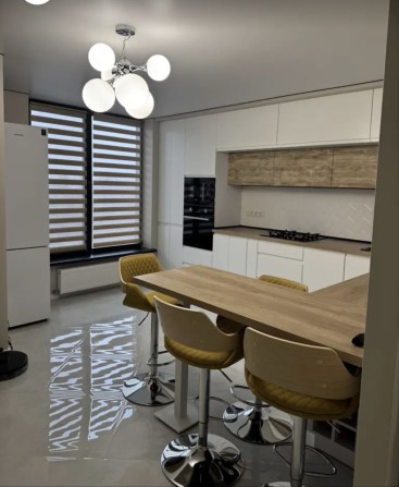 Продається 2 кімнатна квартира в новобудові поблизу центру - фото 1