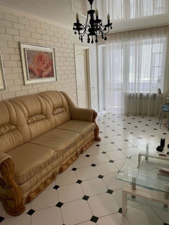 Продам 2-комн.кв,  Центр, 2 этаж - фото 1