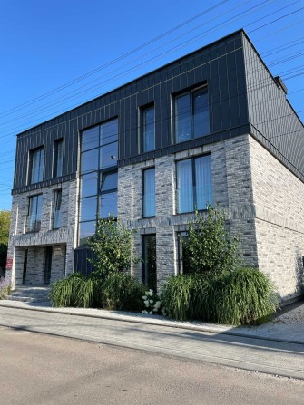 Продам квартиру з власним подвірʼям. 63.4м² Клубний будинок. 12 школа. - фото 1