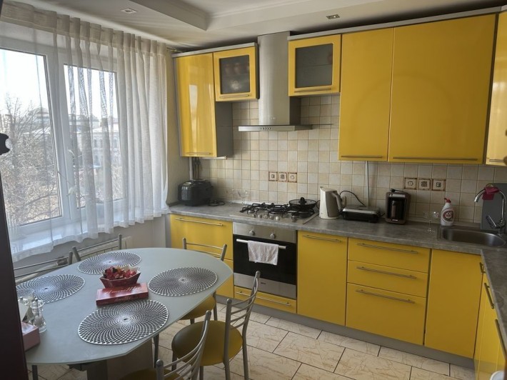 Продам простору квартиру в Центрі - фото 1