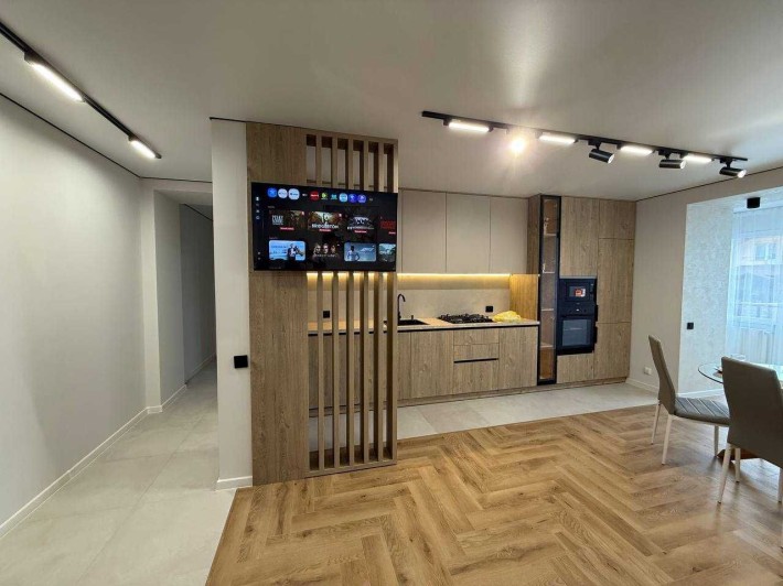 Сучасна квартира з терасою, 2 кімн + кухня студія. - фото 1