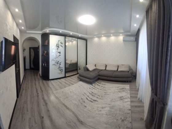 Продам  2   кімнатну  квартиру . Херсон