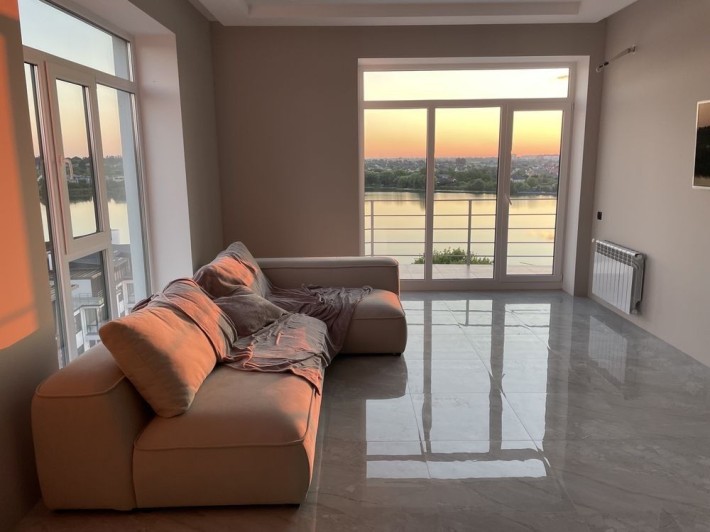 Продаж 2 кімнатної квартири з панорамою на озеро - фото 1