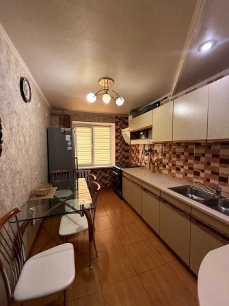 Трикімнатна квартира в зручному районі! - фото 1