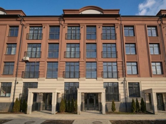 Продам ЗДАНУ НОВОБУДОВУ З РЕМОНТОМ, р-н Кварцу, ГАЗ КОТЕЛ можна єОселя Черновцы