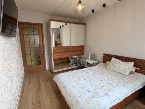 Продається 3-х кімнатна чешка Черновцы