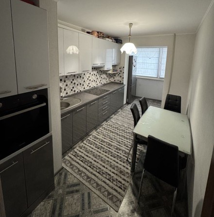 Продам 3 кімнатну квартиру в серці міста - фото 1