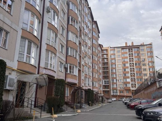 3-х кімнатна новобудова ТЦ «Майдан» Чернівці