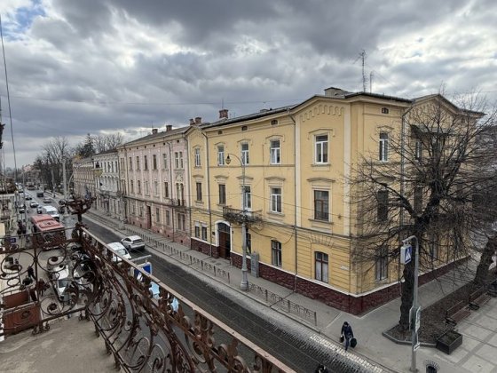 Продається 2-х кімн. старий фонд. Центр Черновцы