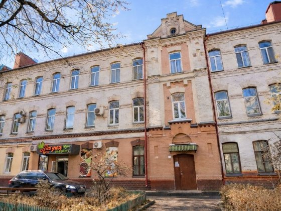 • Продам двокімнатну , цегляний будинок Рівне