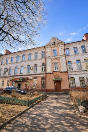 • Продам двокімнатну , цегляний будинок - фото 1